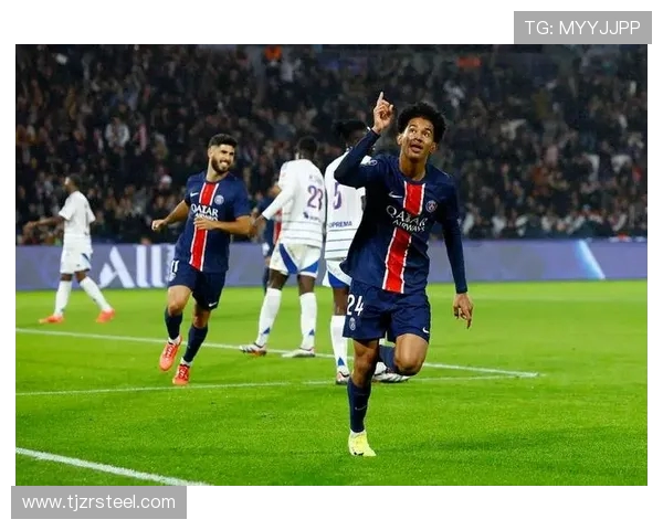 巴黎5-0马赛比赛中球迷唱恐同歌曲现场播报员紧急发出警告